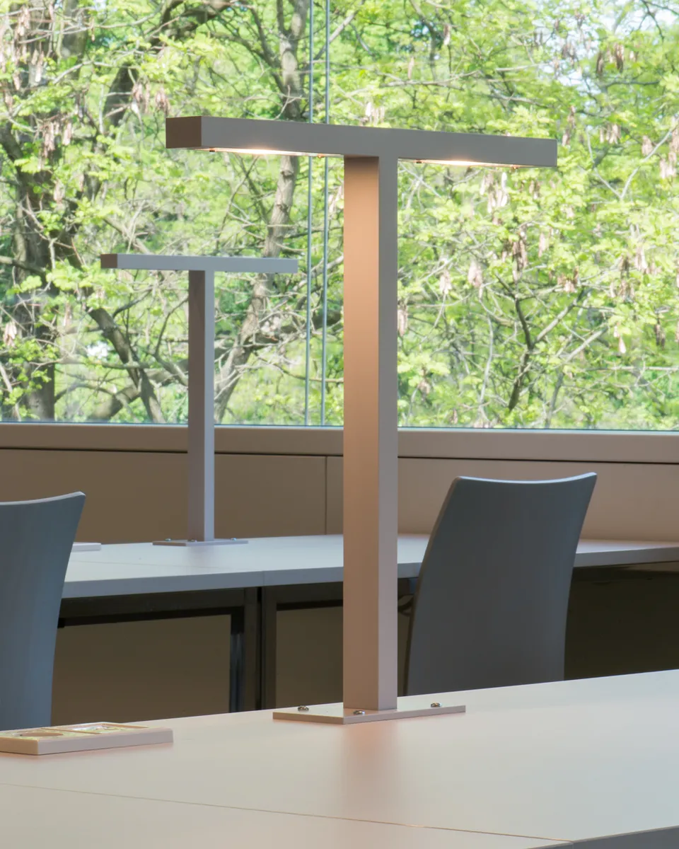 mawa-elle-4-led-tischleuchte-90-bibliotheksleuchte image 1