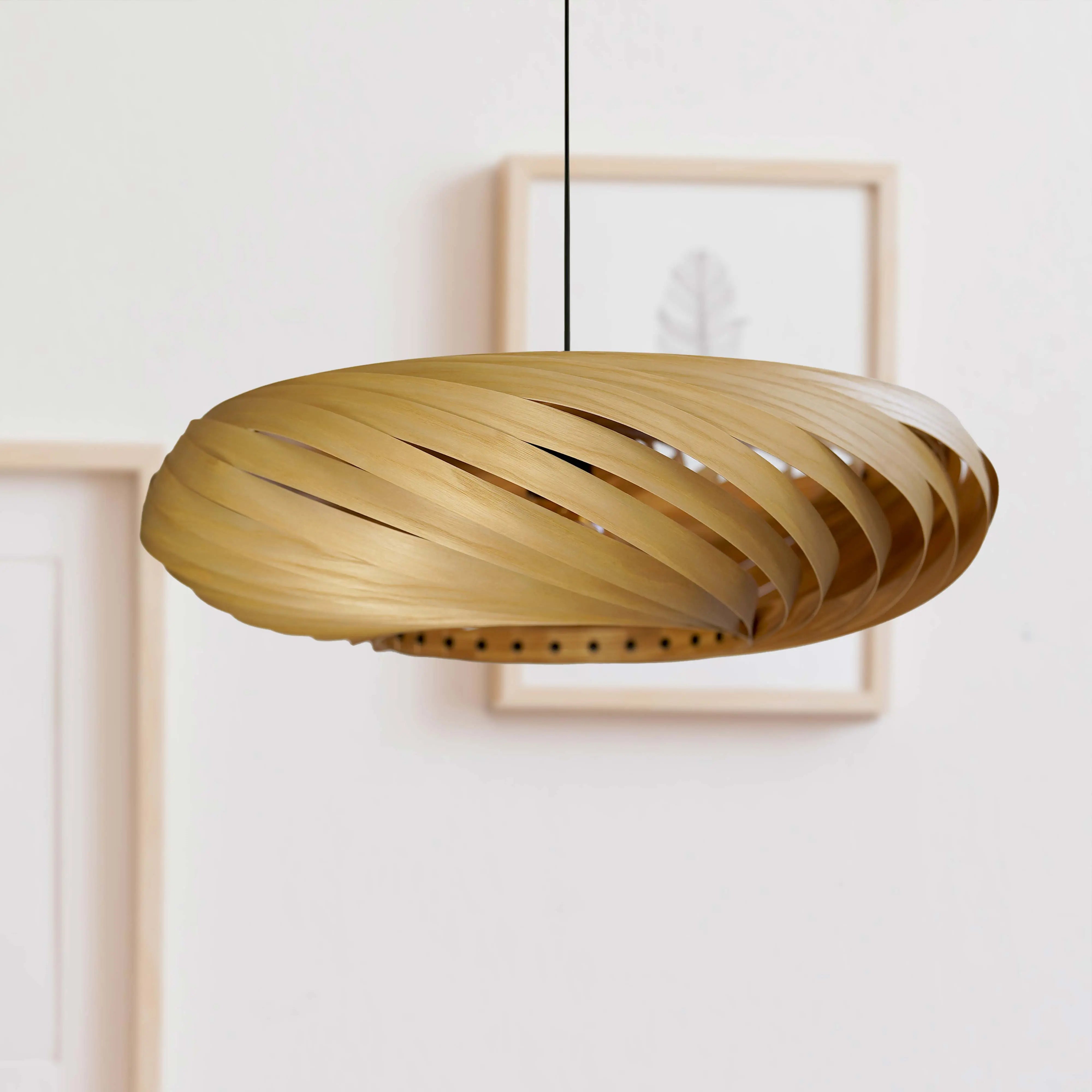 gofurnit-larena-h-ngeleuchte-aus-oliveschenholz-65-70-cm image 2