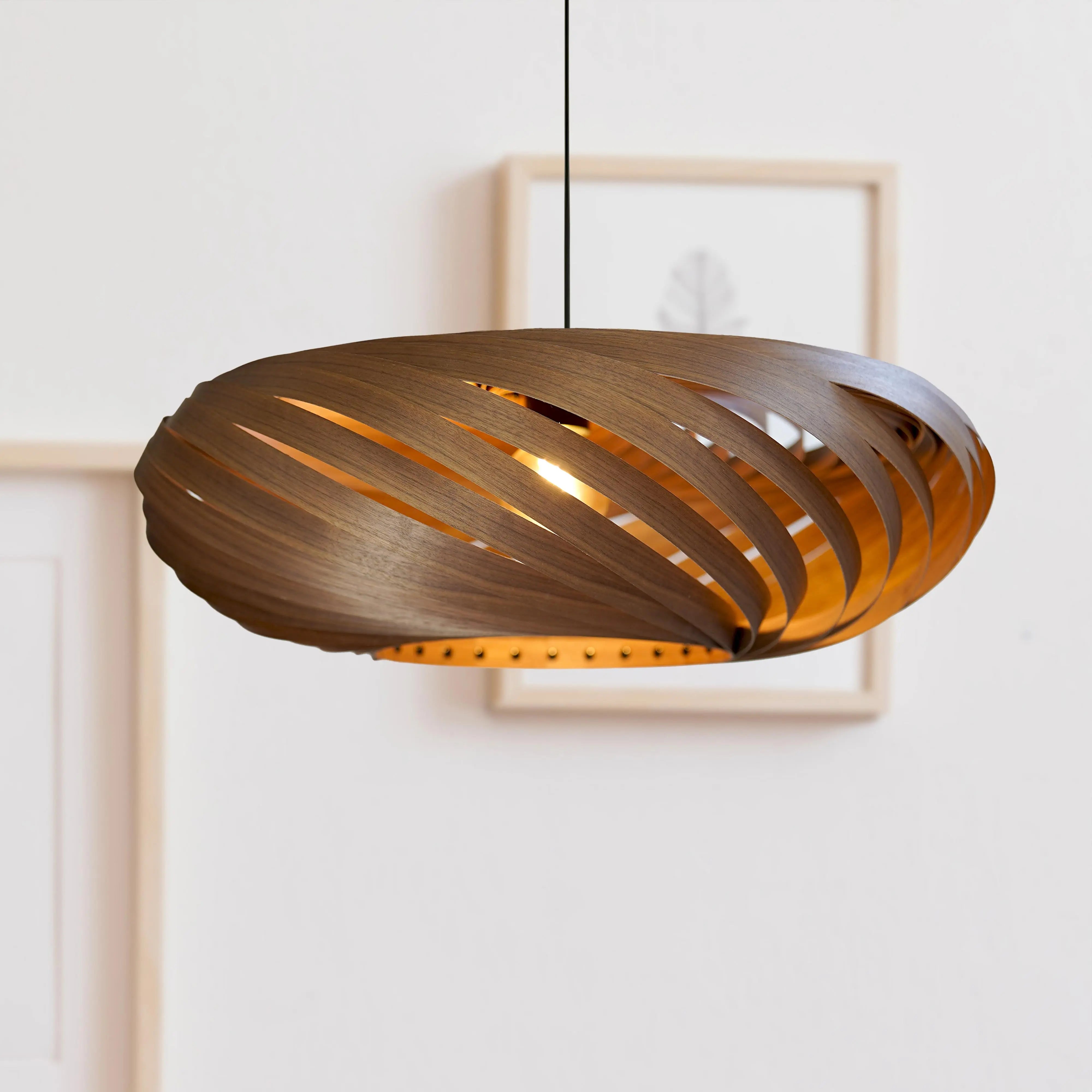 gofurnit-larena-h-ngeleuchte-aus-nussbaumholz-65-70-cm image 1