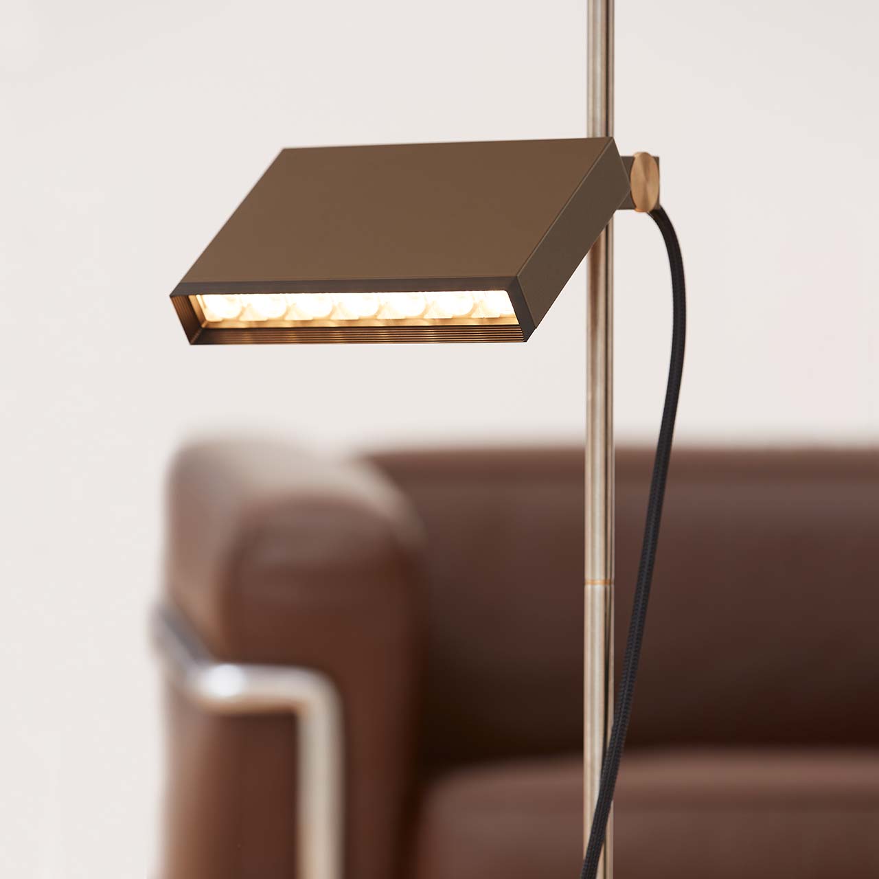 mawa-fbl-sl-flat-box-led-stehleuchte-schwarz-messing image 1